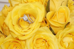 Base wedding package, yellow roses with wedding rings